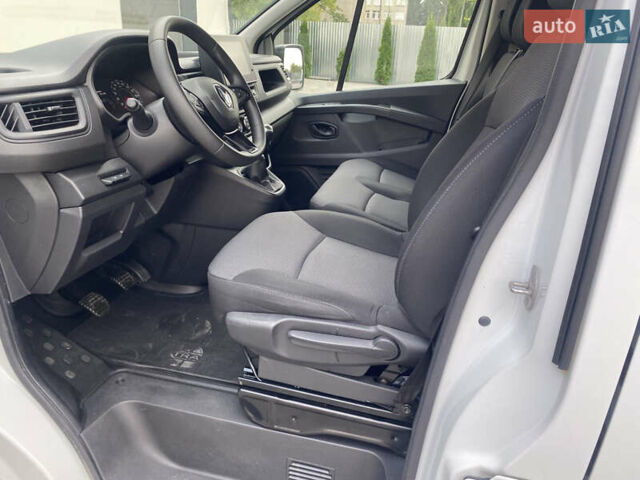 Белый Рено Трафик, объемом двигателя 2 л и пробегом 240 тыс. км за 19300 $, фото 21 на Automoto.ua