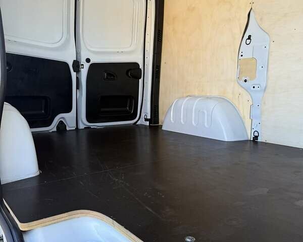 Белый Рено Трафик, объемом двигателя 2 л и пробегом 81 тыс. км за 22500 $, фото 51 на Automoto.ua