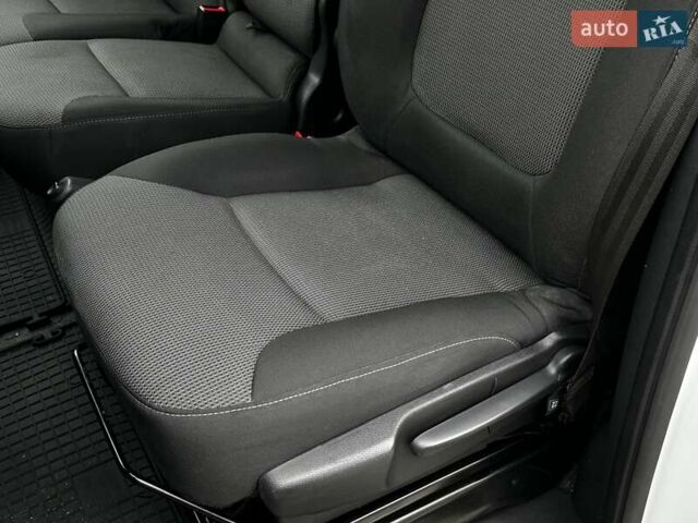 Белый Рено Трафик, объемом двигателя 2 л и пробегом 106 тыс. км за 23800 $, фото 44 на Automoto.ua