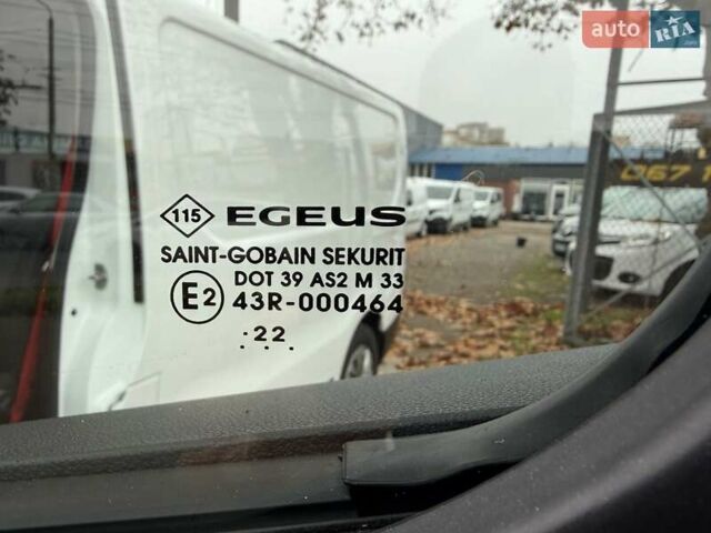Белый Рено Трафик, объемом двигателя 0 л и пробегом 204 тыс. км за 20900 $, фото 21 на Automoto.ua