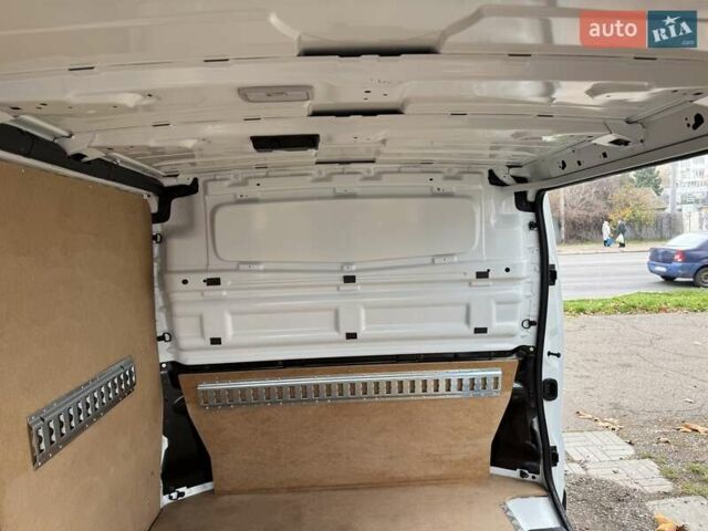 Белый Рено Трафик, объемом двигателя 0 л и пробегом 204 тыс. км за 20900 $, фото 50 на Automoto.ua