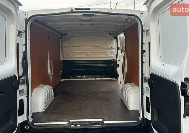 Белый Рено Трафик, объемом двигателя 2 л и пробегом 261 тыс. км за 19800 $, фото 16 на Automoto.ua
