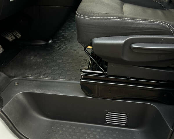 Білий Рено Трафік, об'ємом двигуна 2 л та пробігом 201 тис. км за 19500 $, фото 32 на Automoto.ua