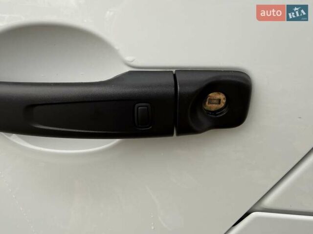 Белый Рено Трафик, объемом двигателя 0 л и пробегом 204 тыс. км за 20900 $, фото 19 на Automoto.ua