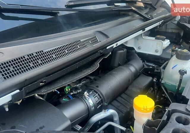 Белый Рено Трафик, объемом двигателя 2 л и пробегом 120 тыс. км за 19800 $, фото 17 на Automoto.ua