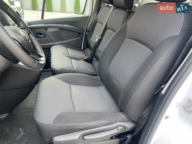 Белый Рено Трафик, объемом двигателя 2 л и пробегом 240 тыс. км за 19300 $, фото 22 на Automoto.ua