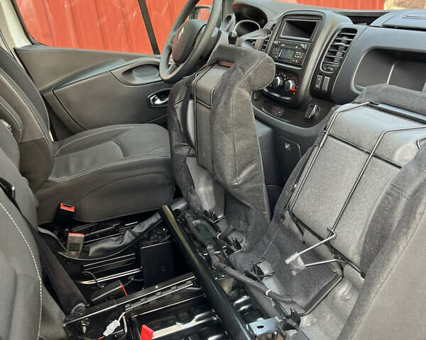 Білий Рено Трафік, об'ємом двигуна 2 л та пробігом 201 тис. км за 19500 $, фото 44 на Automoto.ua