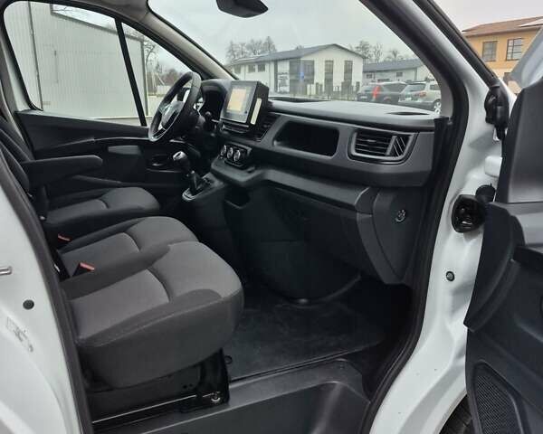 Белый Рено Трафик, объемом двигателя 2 л и пробегом 70 тыс. км за 23900 $, фото 105 на Automoto.ua