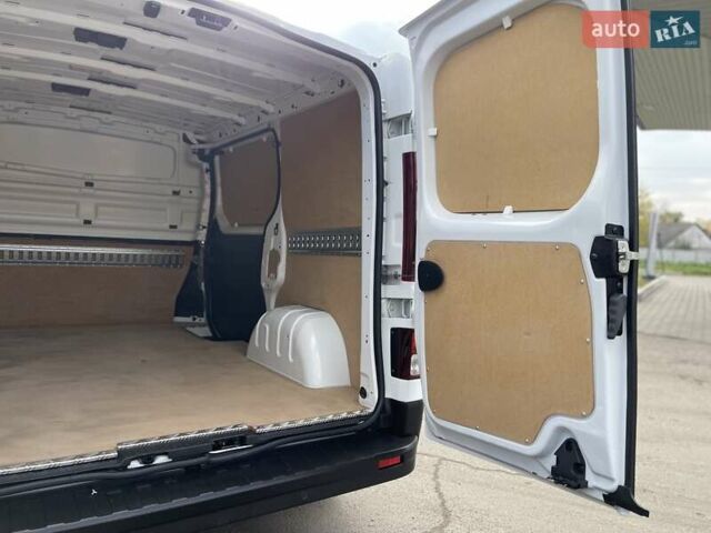 Белый Рено Трафик, объемом двигателя 2 л и пробегом 200 тыс. км за 20600 $, фото 39 на Automoto.ua