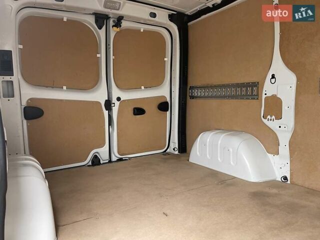 Белый Рено Трафик, объемом двигателя 2 л и пробегом 200 тыс. км за 20600 $, фото 24 на Automoto.ua