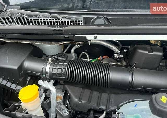 Белый Рено Трафик, объемом двигателя 2 л и пробегом 261 тыс. км за 19800 $, фото 18 на Automoto.ua