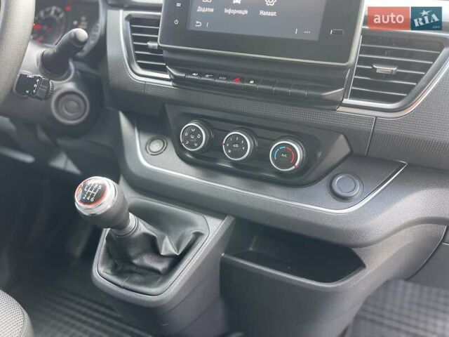 Белый Рено Трафик, объемом двигателя 2 л и пробегом 200 тыс. км за 20600 $, фото 38 на Automoto.ua