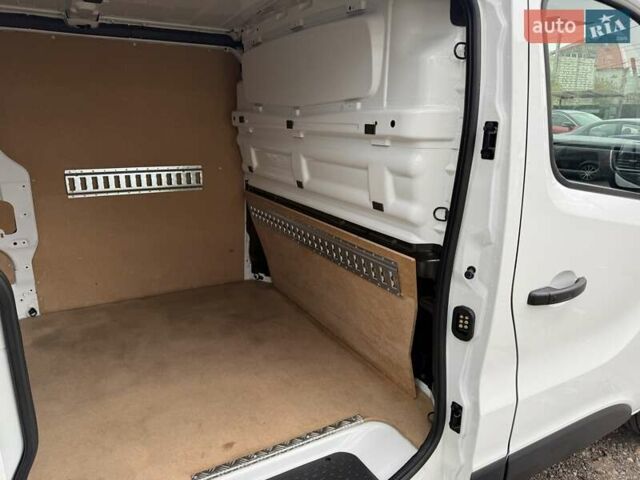 Белый Рено Трафик, объемом двигателя 0 л и пробегом 204 тыс. км за 20900 $, фото 43 на Automoto.ua