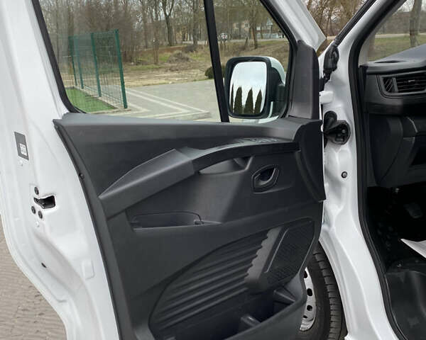 Белый Рено Трафик, объемом двигателя 0 л и пробегом 37 тыс. км за 22500 $, фото 19 на Automoto.ua