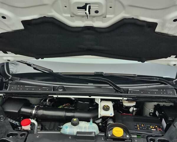 Белый Рено Трафик, объемом двигателя 2 л и пробегом 70 тыс. км за 23900 $, фото 101 на Automoto.ua