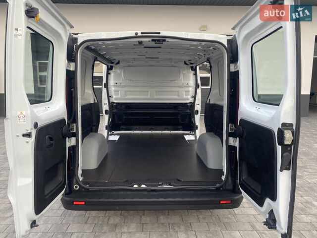 Белый Рено Трафик, объемом двигателя 2 л и пробегом 250 тыс. км за 19000 $, фото 31 на Automoto.ua