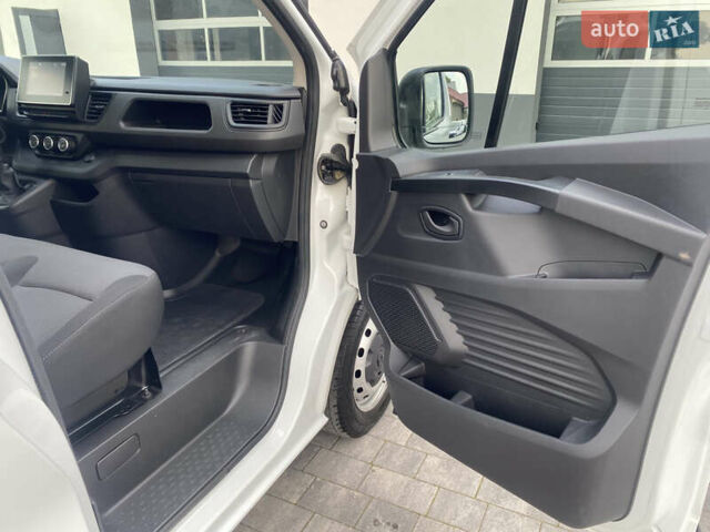 Белый Рено Трафик, объемом двигателя 2 л и пробегом 240 тыс. км за 19300 $, фото 24 на Automoto.ua