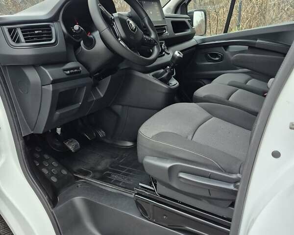 Белый Рено Трафик, объемом двигателя 2 л и пробегом 70 тыс. км за 23900 $, фото 127 на Automoto.ua