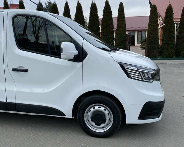 Белый Рено Трафик, объемом двигателя 0 л и пробегом 37 тыс. км за 22500 $, фото 1 на Automoto.ua