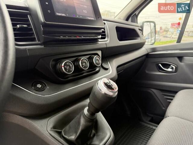 Белый Рено Трафик, объемом двигателя 0 л и пробегом 204 тыс. км за 20900 $, фото 31 на Automoto.ua