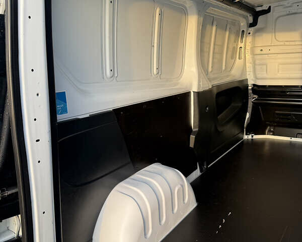 Белый Рено Трафик, объемом двигателя 2 л и пробегом 170 тыс. км за 22300 $, фото 32 на Automoto.ua