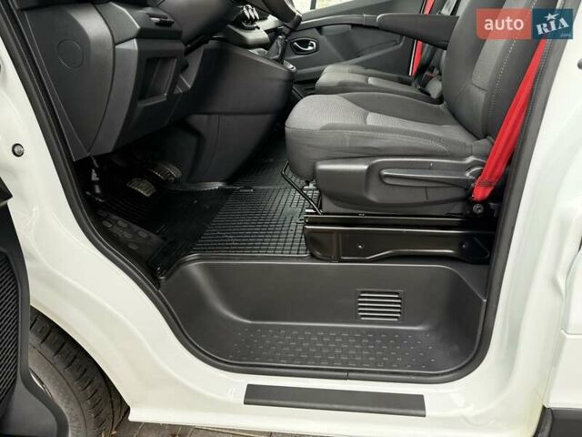 Белый Рено Трафик, объемом двигателя 0 л и пробегом 204 тыс. км за 20900 $, фото 33 на Automoto.ua