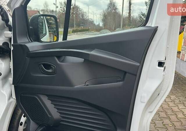 Белый Рено Трафик, объемом двигателя 2 л и пробегом 261 тыс. км за 19800 $, фото 12 на Automoto.ua