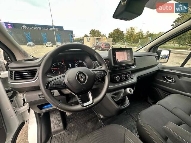 Белый Рено Трафик, объемом двигателя 2 л и пробегом 168 тыс. км за 24200 $, фото 5 на Automoto.ua