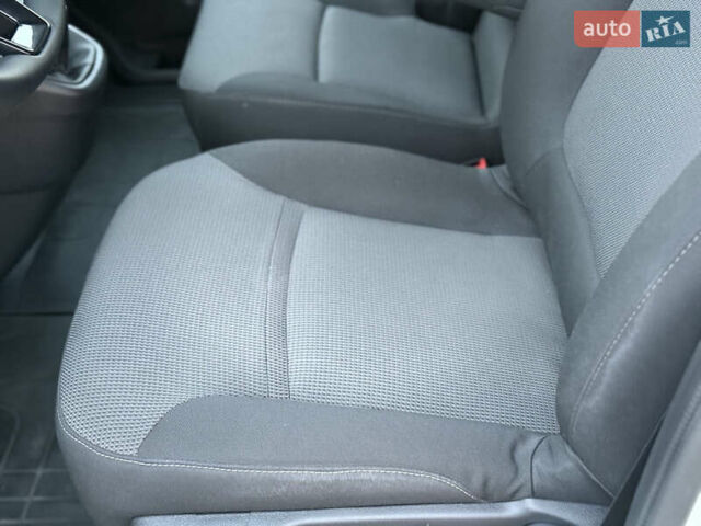 Белый Рено Трафик, объемом двигателя 2 л и пробегом 62 тыс. км за 22150 $, фото 19 на Automoto.ua