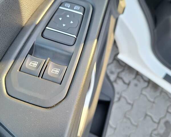 Белый Рено Трафик, объемом двигателя 2 л и пробегом 204 тыс. км за 22900 $, фото 13 на Automoto.ua