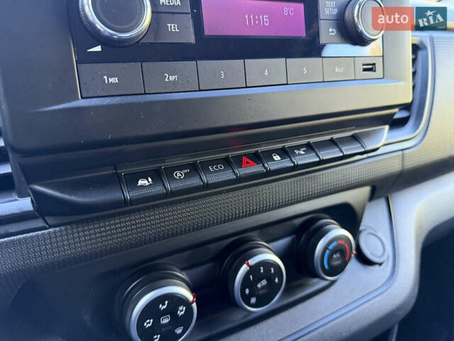 Белый Рено Трафик, объемом двигателя 2 л и пробегом 75 тыс. км за 24000 $, фото 38 на Automoto.ua