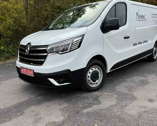 Белый Рено Трафик, объемом двигателя 2 л и пробегом 30 тыс. км за 24900 $, фото 4 на Automoto.ua