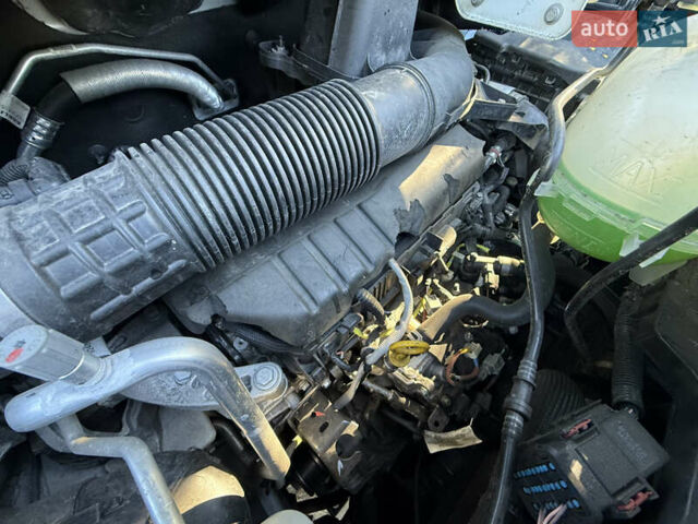 Белый Рено Трафик, объемом двигателя 2 л и пробегом 75 тыс. км за 24000 $, фото 62 на Automoto.ua