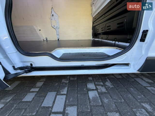 Белый Рено Трафик, объемом двигателя 2 л и пробегом 75 тыс. км за 24000 $, фото 47 на Automoto.ua