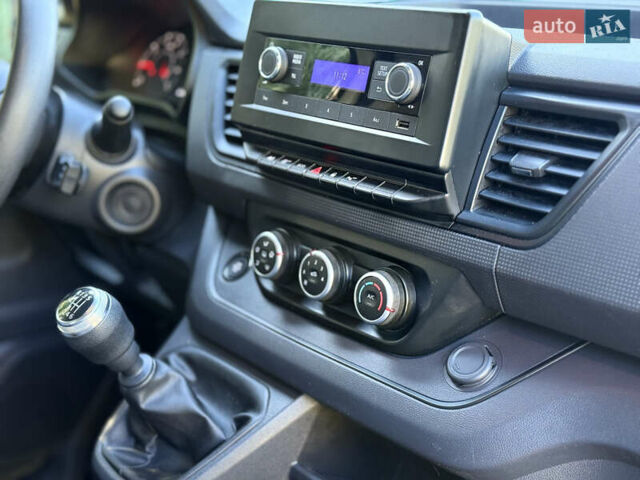 Белый Рено Трафик, объемом двигателя 2 л и пробегом 75 тыс. км за 24000 $, фото 23 на Automoto.ua