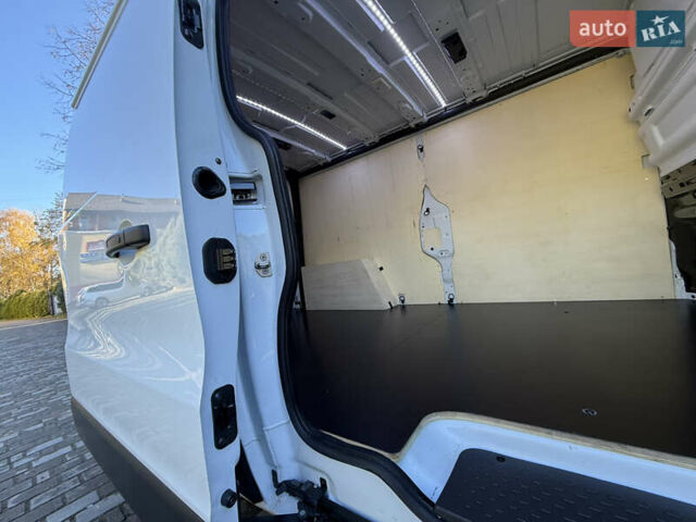Белый Рено Трафик, объемом двигателя 2 л и пробегом 75 тыс. км за 24000 $, фото 46 на Automoto.ua