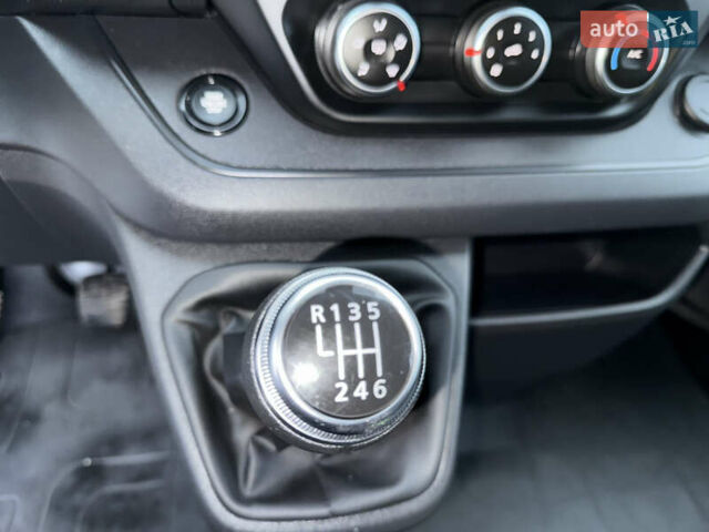 Белый Рено Трафик, объемом двигателя 0 л и пробегом 61 тыс. км за 22650 $, фото 41 на Automoto.ua