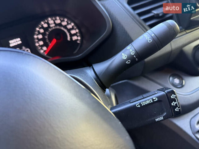 Белый Рено Трафик, объемом двигателя 2 л и пробегом 75 тыс. км за 24000 $, фото 34 на Automoto.ua