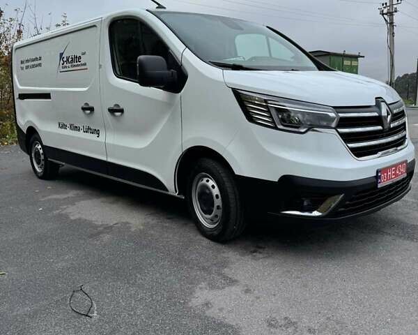 Белый Рено Трафик, объемом двигателя 2 л и пробегом 30 тыс. км за 24900 $, фото 1 на Automoto.ua