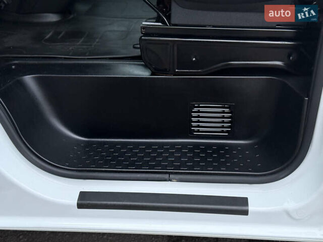 Белый Рено Трафик, объемом двигателя 0 л и пробегом 61 тыс. км за 22650 $, фото 21 на Automoto.ua