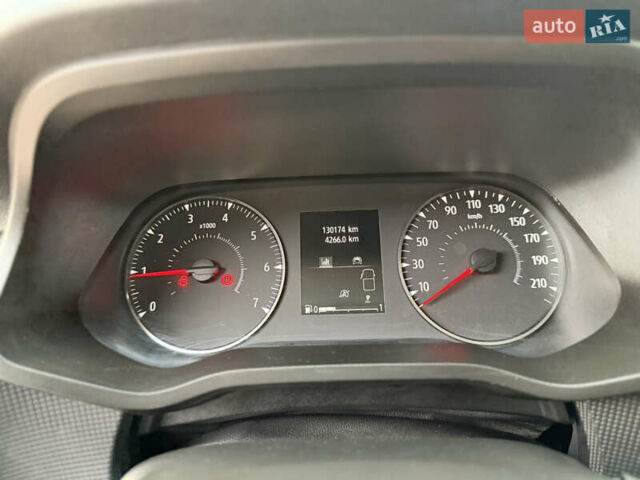 Білий Рено Трафік, об'ємом двигуна 2 л та пробігом 130 тис. км за 24500 $, фото 19 на Automoto.ua