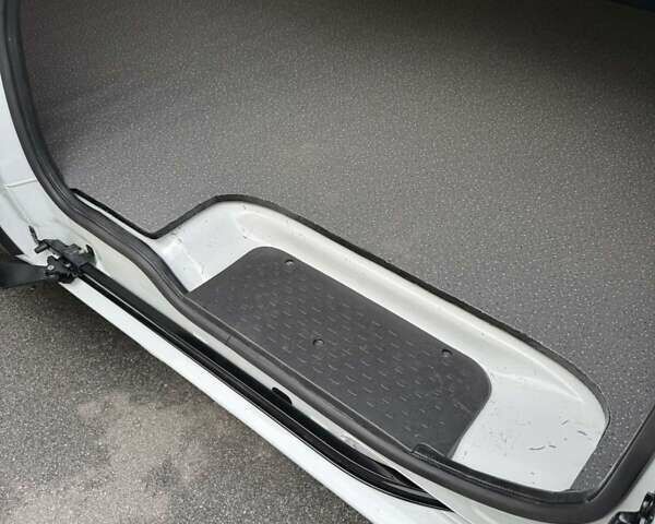 Белый Рено Трафик, объемом двигателя 2 л и пробегом 30 тыс. км за 24900 $, фото 46 на Automoto.ua