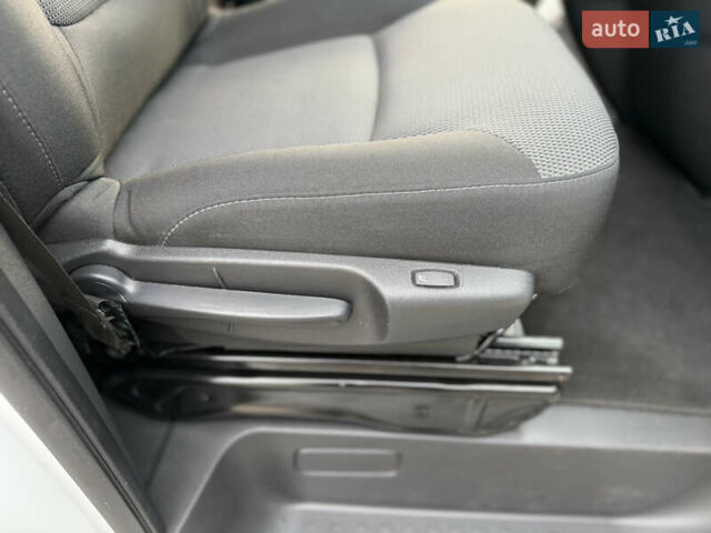 Білий Рено Трафік, об'ємом двигуна 2 л та пробігом 130 тис. км за 24500 $, фото 24 на Automoto.ua