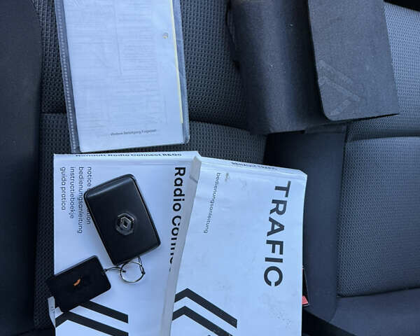 Белый Рено Трафик, объемом двигателя 2 л и пробегом 75 тыс. км за 24000 $, фото 71 на Automoto.ua