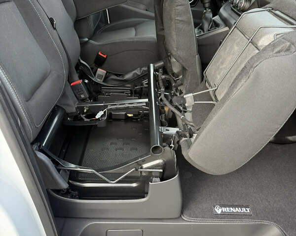 Белый Рено Трафик, объемом двигателя 2 л и пробегом 29 тыс. км за 25300 $, фото 50 на Automoto.ua