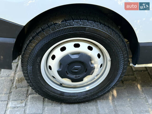 Белый Рено Трафик, объемом двигателя 2 л и пробегом 75 тыс. км за 24000 $, фото 17 на Automoto.ua