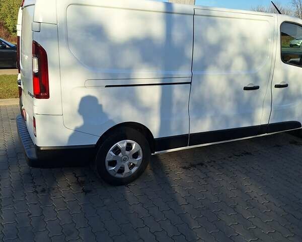 Белый Рено Трафик, объемом двигателя 2 л и пробегом 204 тыс. км за 22900 $, фото 1 на Automoto.ua