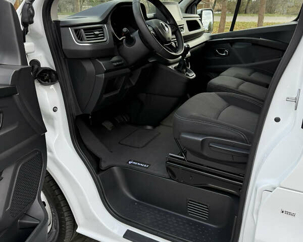 Белый Рено Трафик, объемом двигателя 2 л и пробегом 29 тыс. км за 25300 $, фото 32 на Automoto.ua