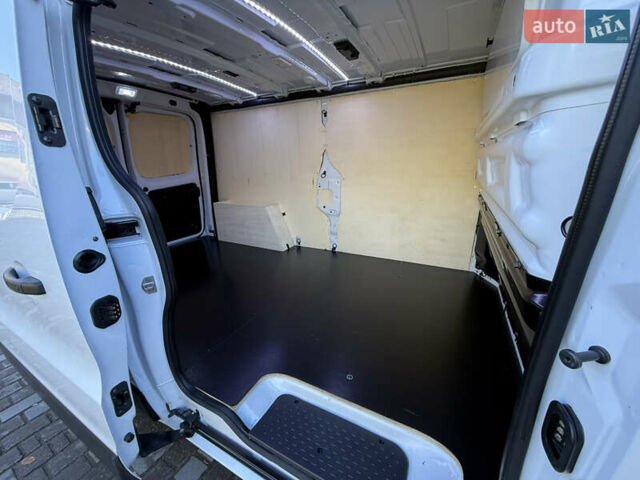 Белый Рено Трафик, объемом двигателя 2 л и пробегом 75 тыс. км за 24000 $, фото 44 на Automoto.ua