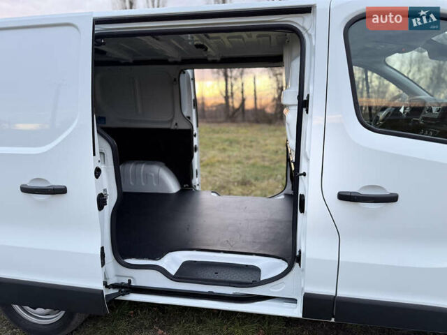 Белый Рено Трафик, объемом двигателя 2 л и пробегом 62 тыс. км за 22150 $, фото 35 на Automoto.ua